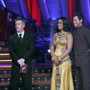 Still of Tom Bergeron and Laila Ali in Dancing with the Stars (2005)