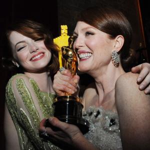 Julianne Moore and Emma Stone at event of The Oscars 2015