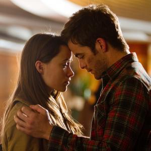 Still of Olivia Wilde and Chris Pine in People Like Us (2012)