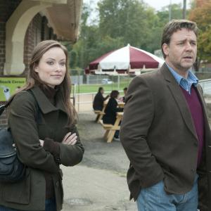 Still of Russell Crowe and Olivia Wilde in Trys itemptos dienos 2010