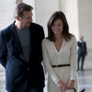 Still of Liam Neeson and Olivia Wilde in Trecias zmogus 2013