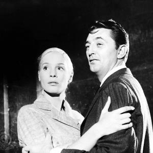 Still of Robert Mitchum and Ingrid Thulin in Foreign Intrigue 1956