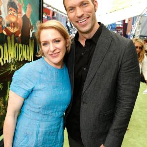 Travis Knight and Arianne Sutner at event of Paranormanas 2012