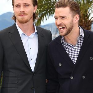 Justin Timberlake and Garrett Hedlund at event of Groja Liuvinas Deivisas 2013