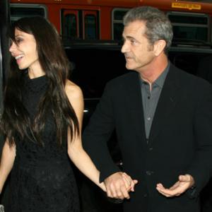 Mel Gibson and Oksana Grigorieva at event of Iksmenai pradzia Ernis 2009
