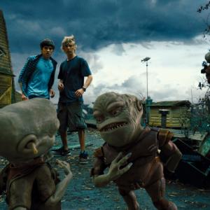 Still of Carter Jenkins and Jake Pearson in Aliens in the Attic 2009