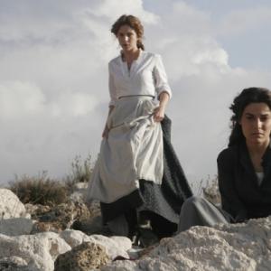 Still of Valeria Solarino and Isabella Ragonese in Viola di mare (2009)