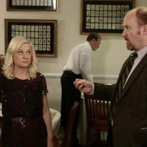 Still of Louis CK and Amy Poehler in Parks and Recreation 2009