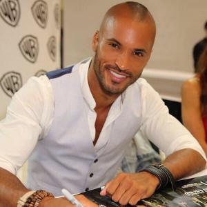 San Diego comic con; The 100 autograph signing- Ricky Whittle