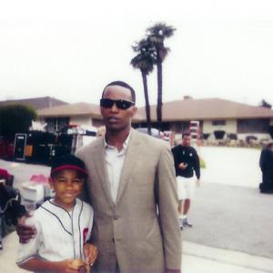 Tequan Richmond (Ray Charles Robinson, Jr @ 9-10 yrs. old) and Jamie Foxx on the set of 