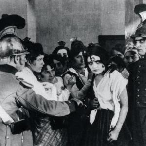 Still of Pola Negri in Carmen 1918