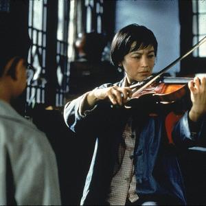 Still of Sylvia Chang and Xio Fei Han in Le violon rouge 1998