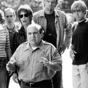 Still of Neve Campbell Jamie Lee Curtis Danny DeVito Casey Affleck Paul BenVictor Mark Pellegrino and Paul Schulze in Drowning Mona 2000