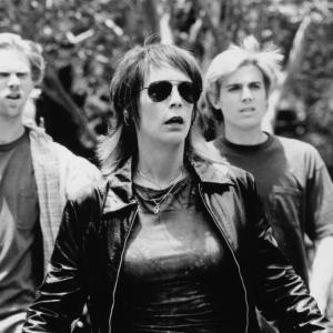Still of Jamie Lee Curtis, Casey Affleck and Mark Pellegrino in Drowning Mona (2000)