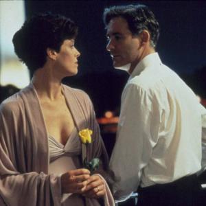 Still of Kevin Kline and Sigourney Weaver in Dave 1993