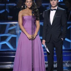 Still of Alicia Keys and Zac Efron in The 81st Annual Academy Awards (2009)