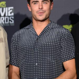 Zac Efron at event of 2013 MTV Movie Awards 2013