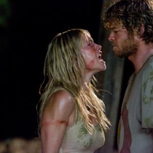 Still of Shawn Ashmore and Laura Ramsey in The Ruins 2008