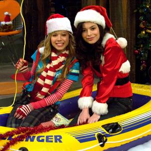 Still of Miranda Cosgrove and Jennette McCurdy in iCarly 2007