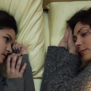 Still of Michelle Forbes and Chelsea Ricketts in Zmogzudyste (2011)