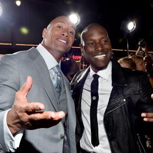 Dwayne Johnson and Tyrese Gibson at event of Greiti ir isiute 7 2015