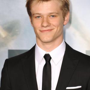 Lucas Till at event of Pasauline invazija: musis del Los Andzelo (2011)