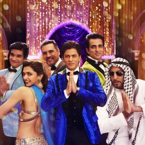 Still of Abhishek Bachchan, Shah Rukh Khan, Boman Irani and Sonu Sood in Happy New Year (2014)