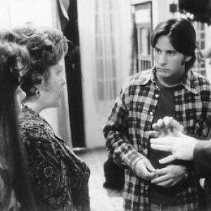 Still of Emilio Estevez, Martin Sheen, Kathy Bates and Kimberly Williams-Paisley in The War at Home (1996)