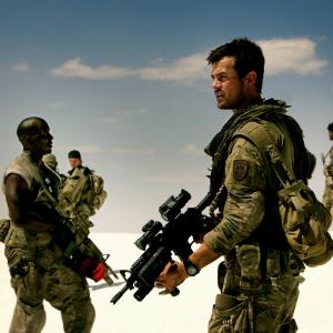 Still of Josh Duhamel and Tyrese Gibson in Transformers 2007