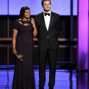 Mindy Kaling and Stephen Amell at event of The 65th Primetime Emmy Awards (2013)