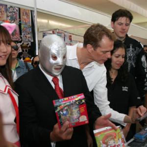 El Hiho del Santo, actor Doug Jones and actor Derek Maki tour the grounds of a convention in Mexico, meeting fans and ... buying toys?