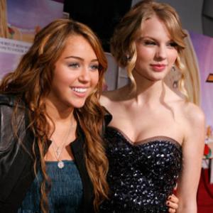 Miley Cyrus and Taylor Swift at event of Hana Montana: filmas (2009)