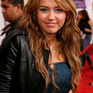 Miley Cyrus at event of Hana Montana filmas 2009