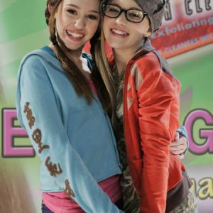 Emily Osment and Miley Cyrus in Hannah Montana (2006)