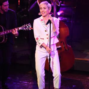 Miley Cyrus at event of Saturday Night Live 40th Anniversary Special 2015