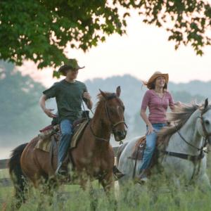 Still of Lucas Till and Miley Cyrus in Hana Montana filmas 2009