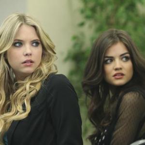 Still of Lucy Hale and Ashley Benson in Jaunosios melages (2010)