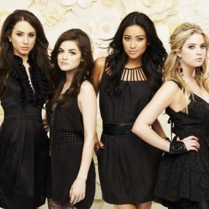 Still of Troian Bellisario Lucy Hale Ashley Benson and Shay Mitchell in Jaunosios melages 2010