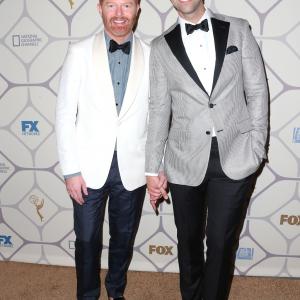Jesse Tyler Ferguson and Justin Mikita at event of The 67th Primetime Emmy Awards (2015)