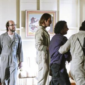 Still of Naveen Andrews, Daniel Dae Kim, Josh Holloway and Eric Lange in Dinge (2004)