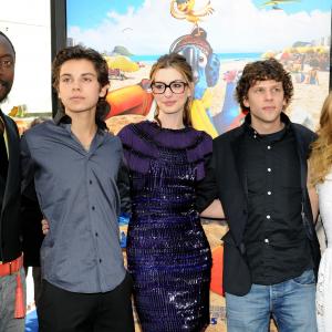 Anne Hathaway, Leslie Mann, Jesse Eisenberg, Will.i.am and Jake T. Austin at event of Rio (2011)