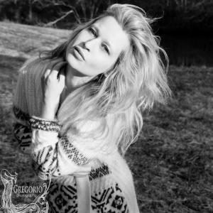 Olivia Maxwell Spring modeling shoot in Rappahannock county Virginia