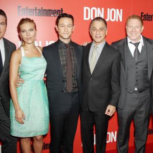 Tony Danza, Joseph Gordon-Levitt, Scarlett Johansson, Tucker Tooley, Ryan Kavanaugh and Jeremy Luc at event of Don Zuanas (2013)