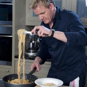 Still of Gordon Ramsay in Gordon Ramsay: Cookalong Live (2009)