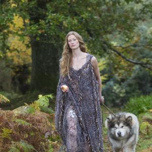 Still of Alyssa Sutherland in Vikings: All Change (2013)