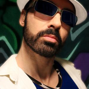 Who says we can't wear white after Labor Day? I've never been 1 to follow conventions. #DarkGlasses #Star #Graffiti #Beard #Fantasy #MoonDazeTV #LifeIsGood