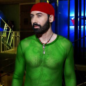 Le #Rouge de mon #Vert est le reflet de ma #Vie. The #Red of my #Green is the reflection of my #Life #MoonDazeTV #SunRays #Season03 #RealityShow