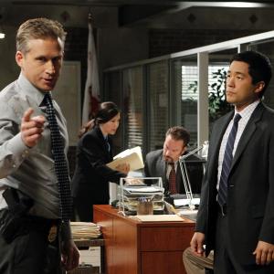 Still of Reed Diamond and Tim Kang in Mentalistas 2008