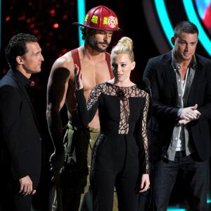 Matthew McConaughey, Elizabeth Banks, Joe Manganiello and Channing Tatum at event of 2012 MTV Movie Awards (2012)