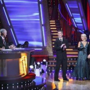 Still of Tom Bergeron and Apolo Ohno in Dancing with the Stars 2005